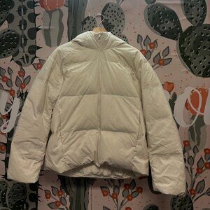UNIQLO SEAMLESS DOWN PARKA - Size Medium
